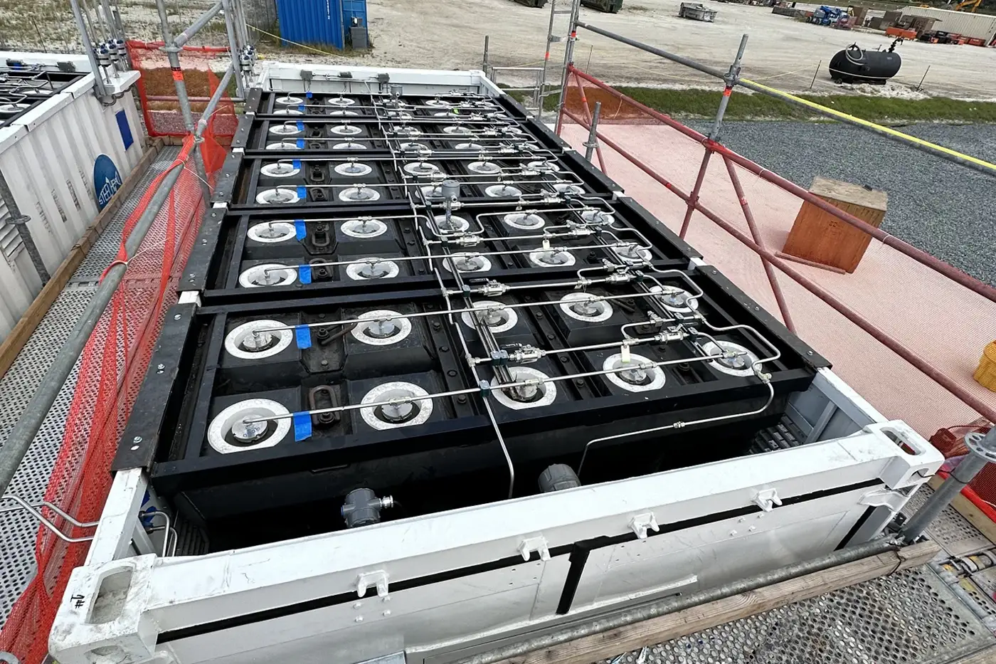 Overhead view of a modular hydrogen storage unit containing multiple composite pressure vessels and interconnected piping, part of Steelhead’s high-pressure storage system for clean energy infrastructure.