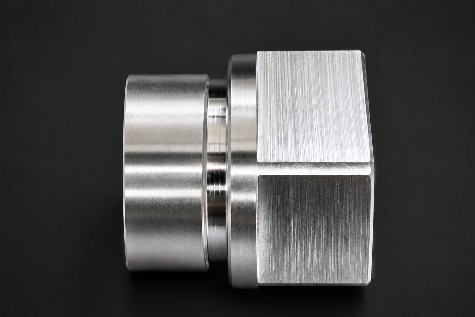 Machined Ranger neck-mount adapter for 350 bar Type III composite pressure vessel integration