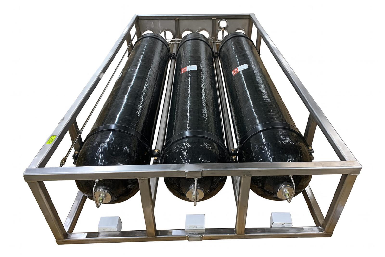 Portable High-Pressure Gas Storage with Low-Profile Horizontal Configuration. This mobile composite gas storage unit offers high-pressure capacity in a horizontal format that can be integrated into a false floor. Perfect for vehicles, field labs, or operations where space efficiency matters.