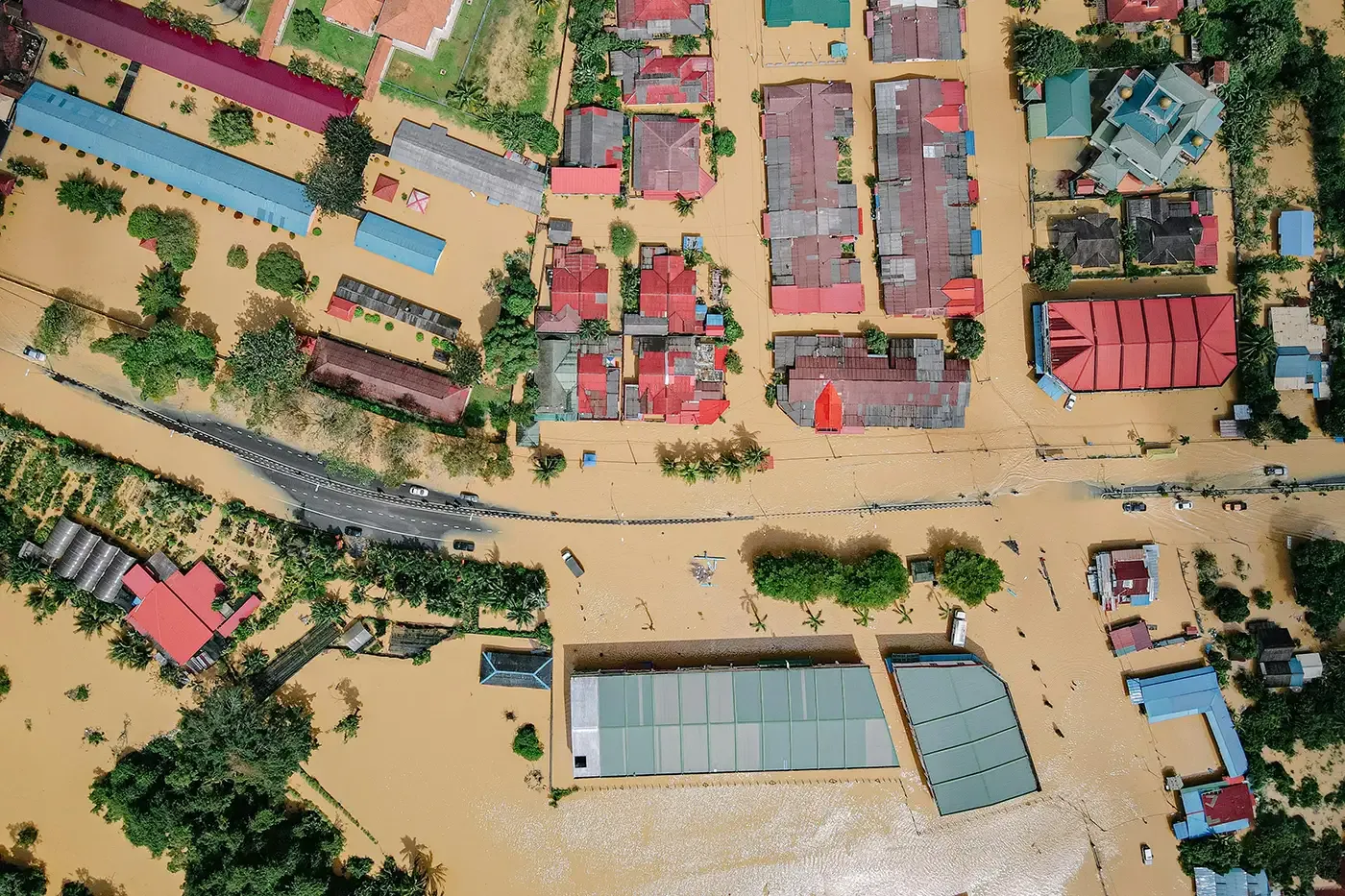 Aerial view of a flooded urban area, illustrating the need for mobile hydrogen refueling systems to support emergency response and backup power in disaster zones.